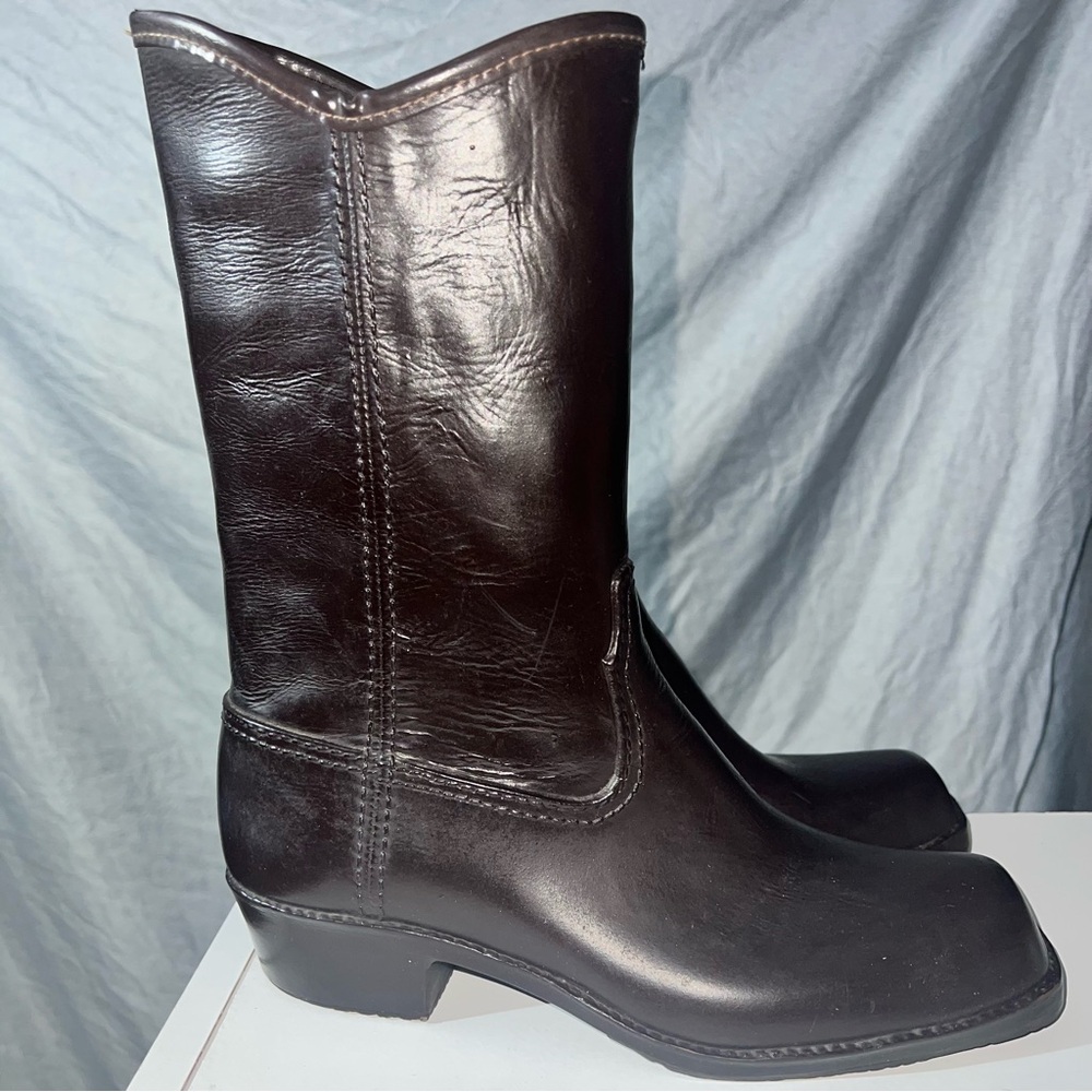 Weatherproof Women’s Heeled Boots - Picture 2 of 10
